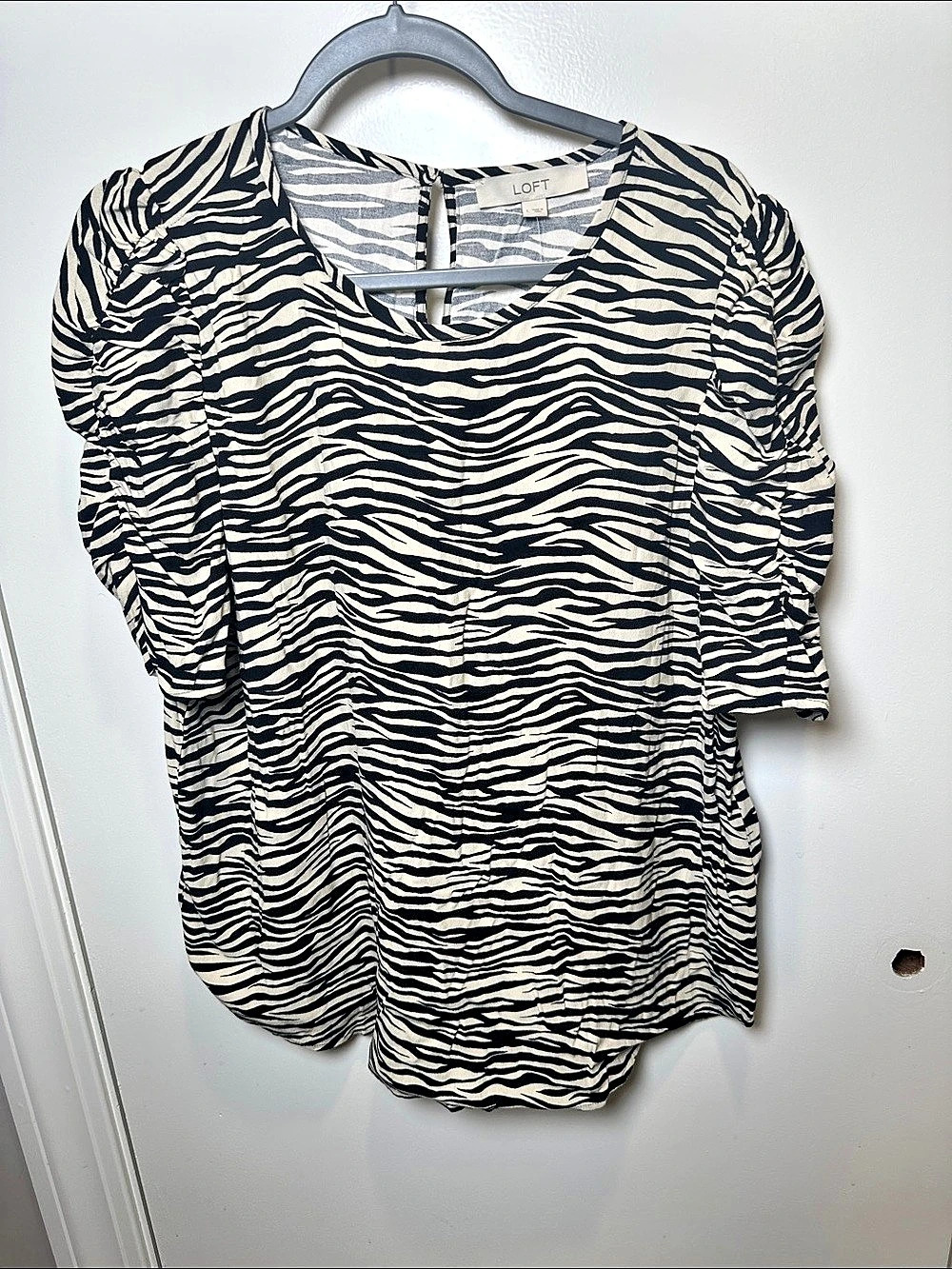 LOFT Animal Print Short Sleeve Top in Black & Cream Size Large (55)